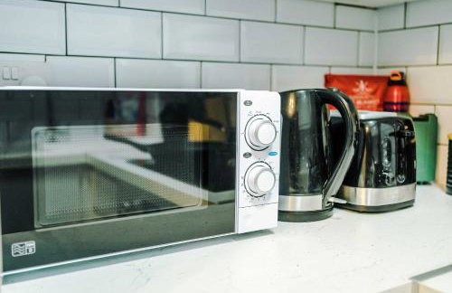 Long Stays Offers , New 2 Bed APT , Sleeps 3 , Wigan , Perfect for Relocations , Contractors , Families - Photo 41