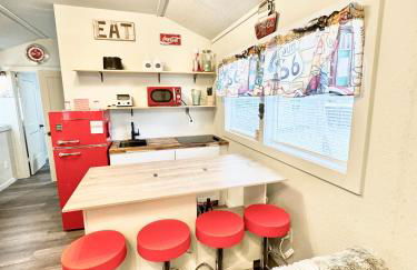 Route 66 Pop Stop-Minutes to Main St - Foto 27