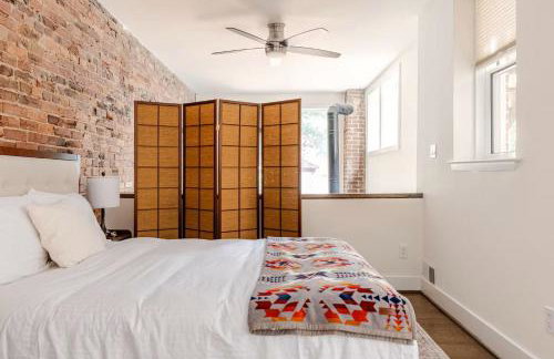 Entire 2-Story Garden Loft Apt with Parking, walk to Metro, Zoo, 2 mi from White House - Photo 14