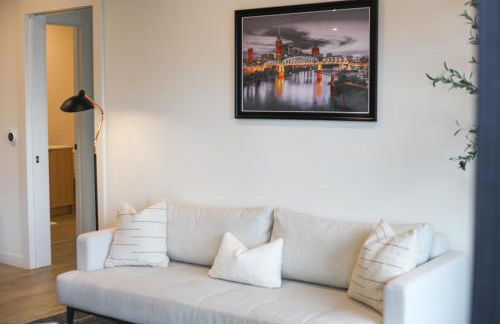 Skyline Nights in Downtown Nashville Walk to Broadway with Pool and Gym - Foto 19