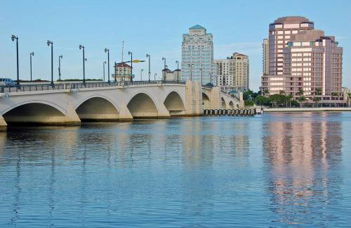 Comfy Queen Bed Studio, Downtown West Palm - Foto 19