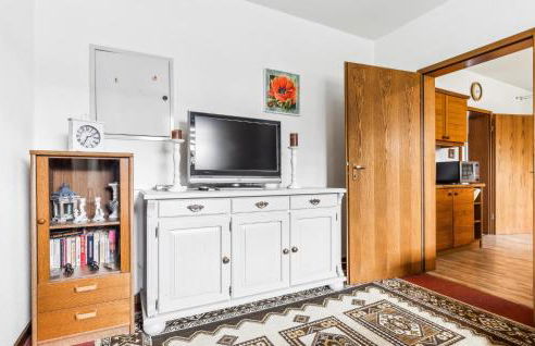 2 Bedroom Nice Apartment In Hildfeld - Photo 12