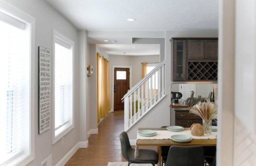 HostWise Stays - The Carnegie - Sauna, 1 Block from Butler St, Family Friendly - Foto 24