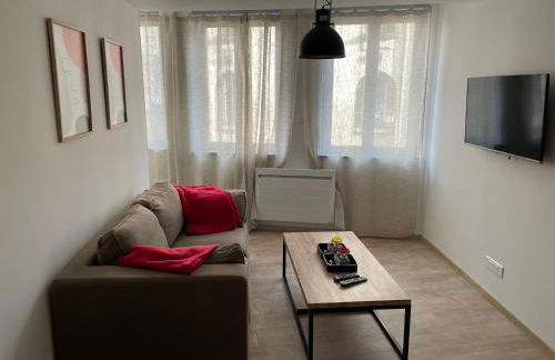 F2 Centre Historique Saint Colomban - Foto 9