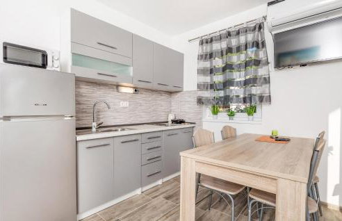 6 Bedroom Stunning Home In Lukovo - Foto 20