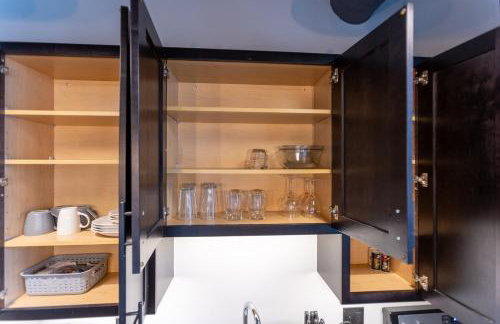 Steps 2 Everything! - KING Bed - Amazing Roof and Gym - Foto 30