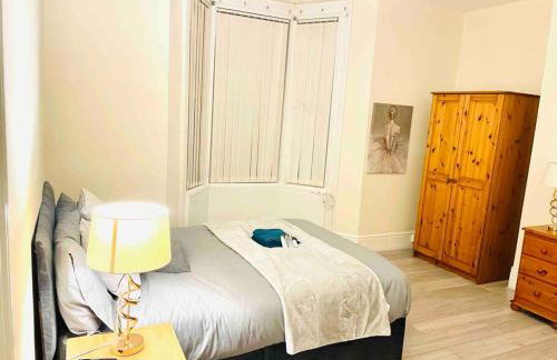 Spacious 2 Bedroom Apt Newcastle Upon Tyne - Photo 9