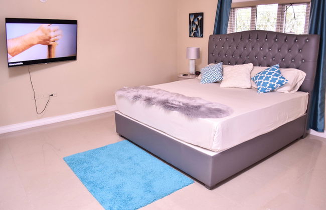 Executive Arcadia Luxury Guest Apartment - Photo 3