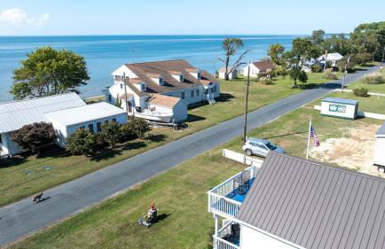 Welcome to Hokie Haven by the Bay - where Chesapeake sunsets meet Hokie spirit. - Foto 10