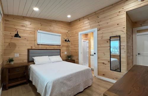 'Lakeside' Cottage with porch and sandy beach - Photo 11