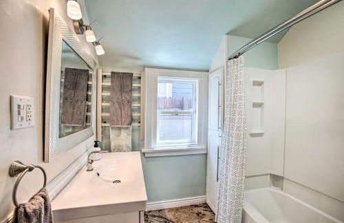 Modern House with Yard Less Than 7 Mi to Downtown Denver! - Foto 17