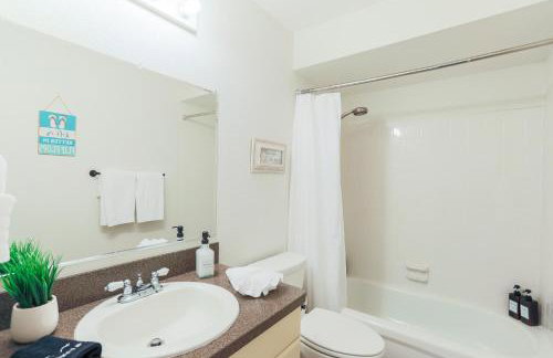 Salty Tide Getaway - Nightlife, Pool, Play, Beach - Foto 15