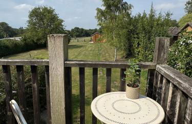 Private Countryside Annexe with Exclusive Wood Burner, Outdoor Hot Shower & Views - Foto 22