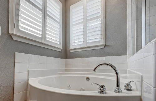 Marina Escape-Lake-Family-Fishing-Casino - Photo 3