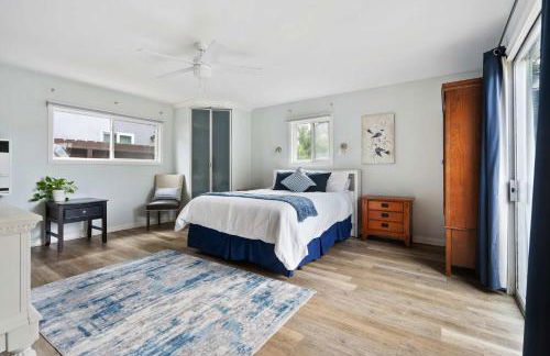 O-Side Beach Bungalow with Jaccuzi Blocks to beach - Photo 9