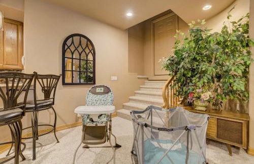 Peaceful Pines! Pool Table, Gym & Forest Views - Foto 21