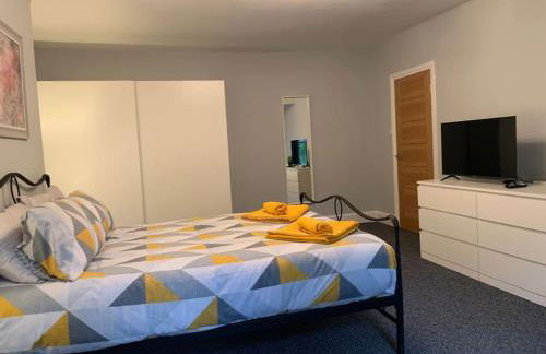 Fantastic Large 2 X Bedroom Flat, Free Parking - Photo 21