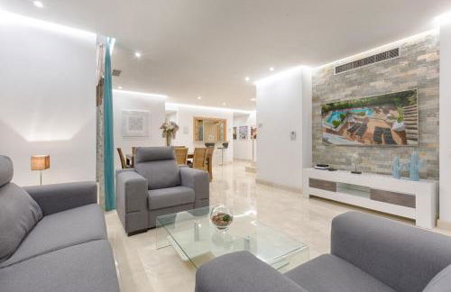 Hanami Alcazaba Beach Penthouse - Photo 4