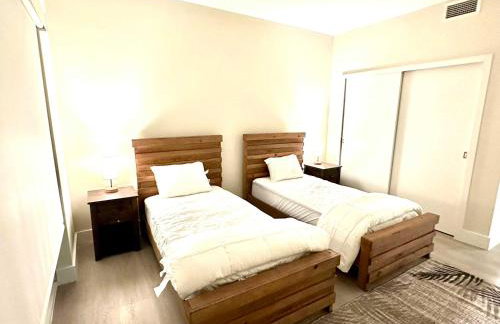 Modern Cozy 2 bedroom FREE Parking & High Speed Wifi - Foto 7