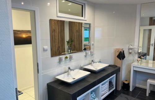 SUNRISE mit großer Terrasse und Weitblick - Photo 4