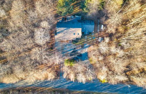 Big Bass Hideaway with Hot Tub - Foto 62