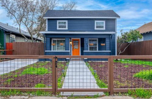 4BR Victorian Walk to UC Davis & Shriner Med Cen - Foto 1