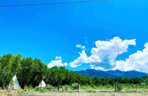 Log Casita Overlooking Pond and Waterfall near Taos, New Mexico - Foto 48