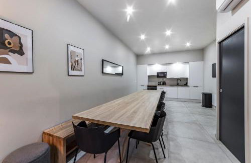 MAISON LE GRATTE CIEL - séminaire ou famille, salle de réunion, 8 chambres Clim, Jardin & Salle de sport - Foto 38