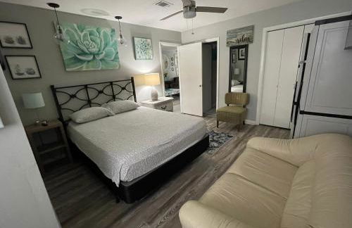 Destin-y 30A Beach Retreat Self Checkin - Huge Private Backyard Deck with Outdoor Shower - Foto 17