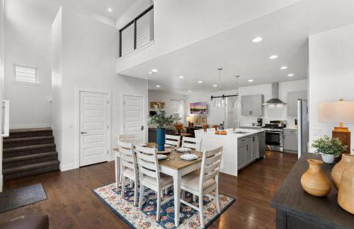 Steps from River & Old Town - Hot Tub & King Bed - Foto 20