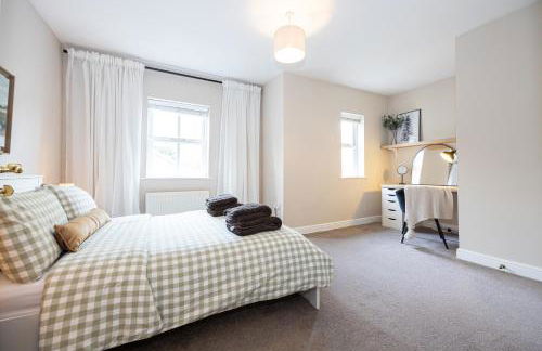 Luxury Spacious 3-Bed City Oasis Just 10 Mins from Centre with Free Parking - Foto 30