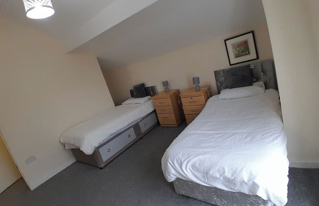 Blackpool - 2-beds - Sleeps 5 - Pet Friendly - Photo 9