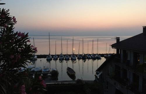 A Room with a View - Maisonnette dans bourg médiéval au bord du Lac Léman - Foto 1