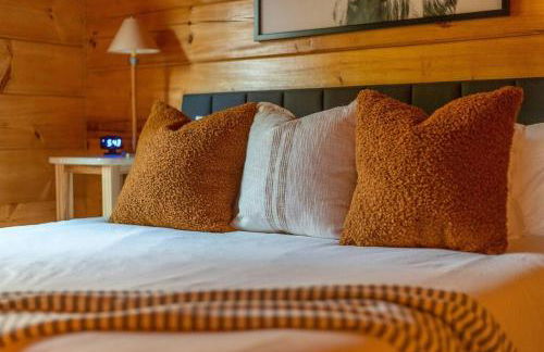 Fully Stocked Cabin Retreat w/ Game Room & Pond! - Foto 37