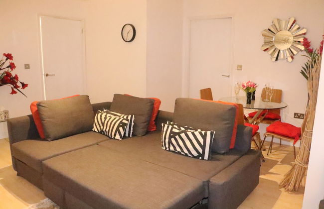 Skyline Haven Modern 2BR w/ Free Parking & 4kTV - Photo 19