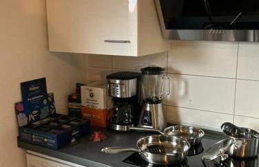 Mid Century 2 Zimmer Voll ausgestattete Kuche 75 Zoll TV Kingsize - Photo 4