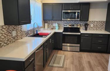 Mid-century rural ranch house minutes to the strip - Foto 6