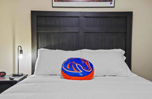 Remodeled, Charming Retreat on the City's Doorstep - Foto 34