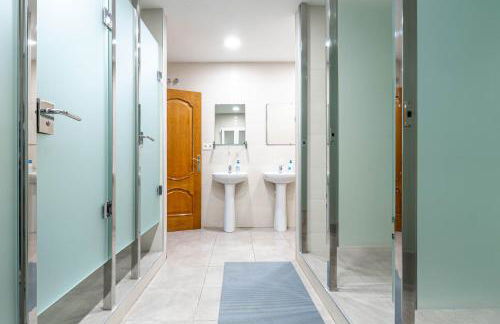 Amplia Casa Familiar con Calefacción, cerca de Sierra Nevada y Granada - Foto 50