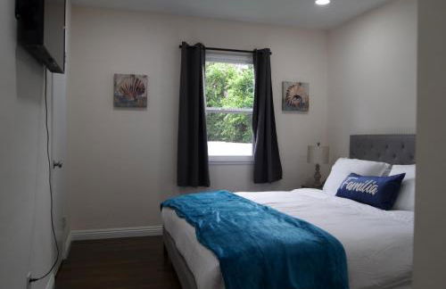 Cozy 3BR Home With Pool, Yard, Garage, and 80 inch TV! - Foto 24