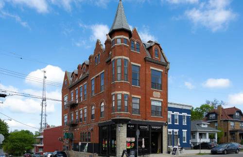 Above Coffee Shop, Cincy Hilltop Apt, City Views! - Foto 6