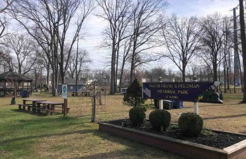 Private 2-bedroom house, free parking, 15-min walk to direct NYC Manhattan train, MetLife Stadium FIFA World Cup 30 minutes away - Foto 10