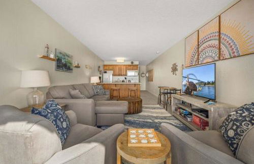 Oceanfront Suite - Top Floor - Sleeps 4 - Pool and Sauna - Foto 11