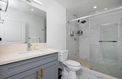 Stunning 3-BR Residence with Free Parking & Patio - Foto 6