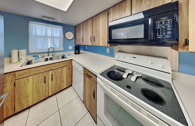 Daytona Beach Getaway #308 by Distinctive Beach Rentals - Photo 16