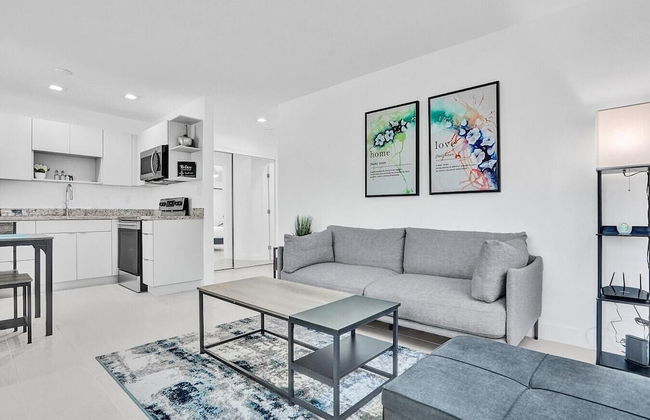 Modern Hallandale Apt w/ Backyard Near Beach - Foto 7