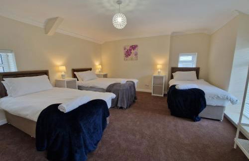 Lewis Gethin House, Newly renovated cottage sleeps 9, close to bike park wales - Photo 13