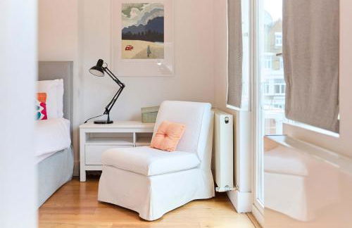 The Clapham Crib - Spacious 4BDR House with Patio - Photo 54