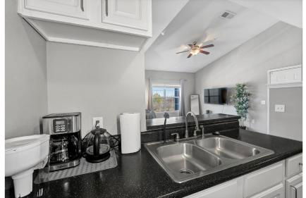 Cozy 1BD Near Walmart HQ with Long Stay Savings - Foto 11