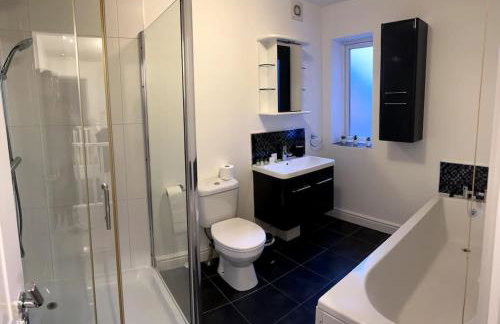 Large 5 Bedroom House Sleeps 10 Ideal for Contractors - Foto 17